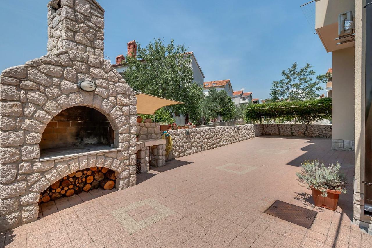 Apartments Eva Cres Εξωτερικό φωτογραφία