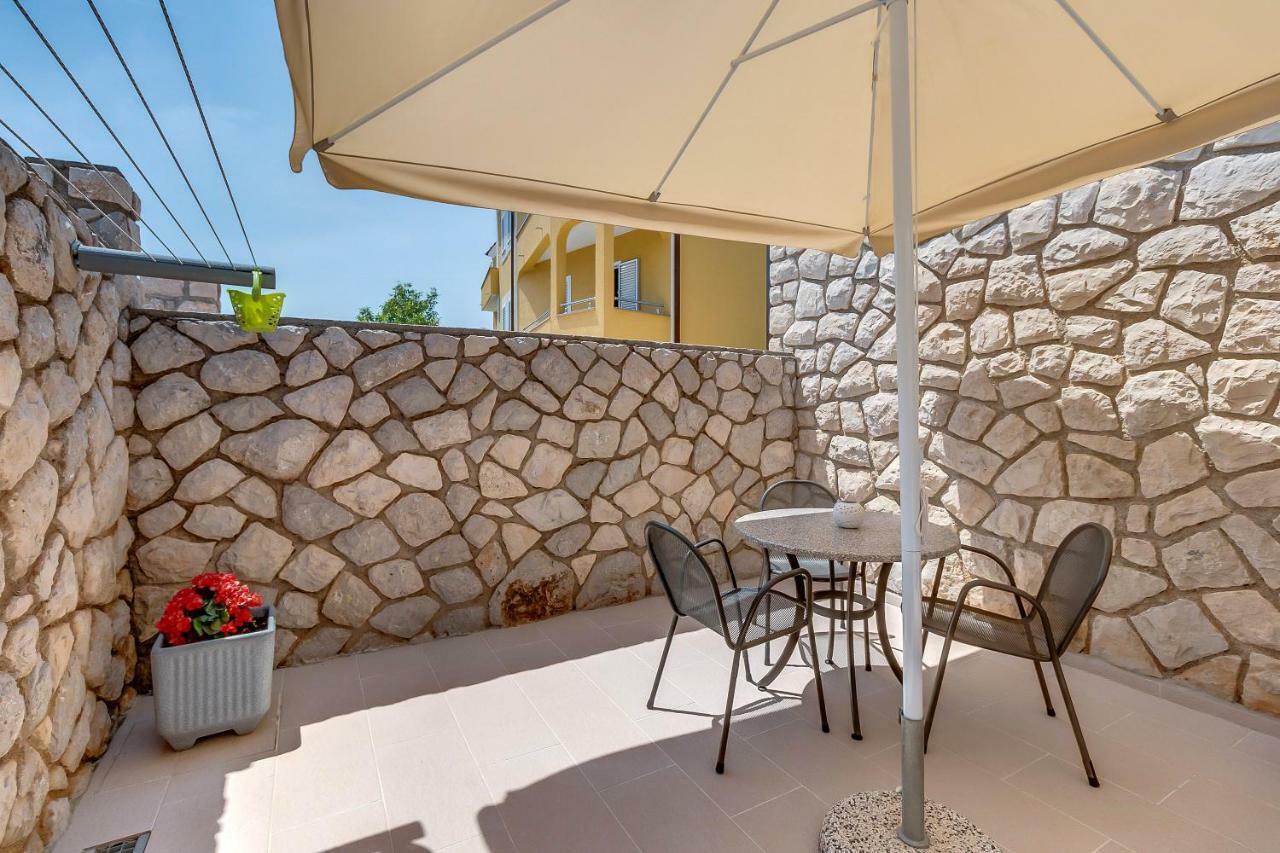 Apartments Eva Cres Εξωτερικό φωτογραφία
