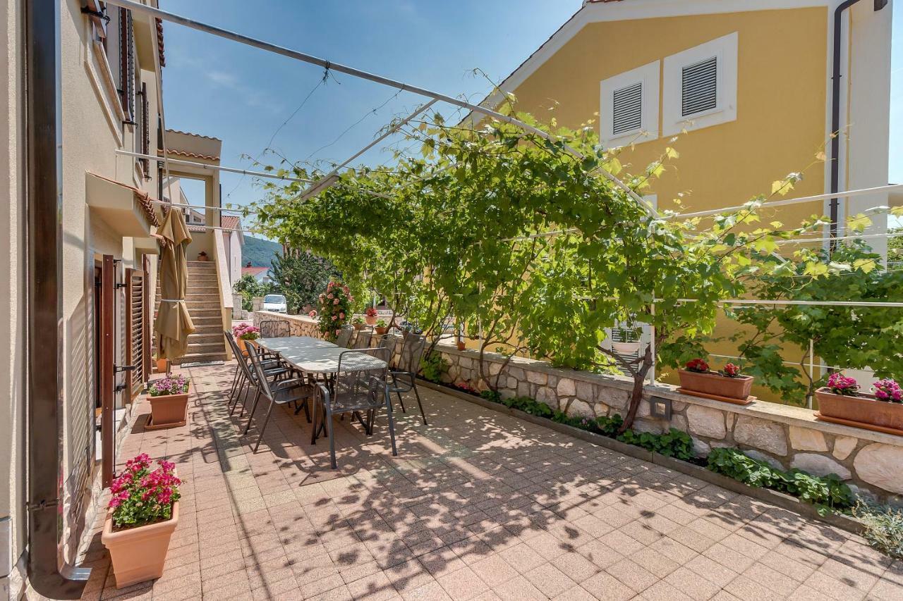 Apartments Eva Cres Εξωτερικό φωτογραφία