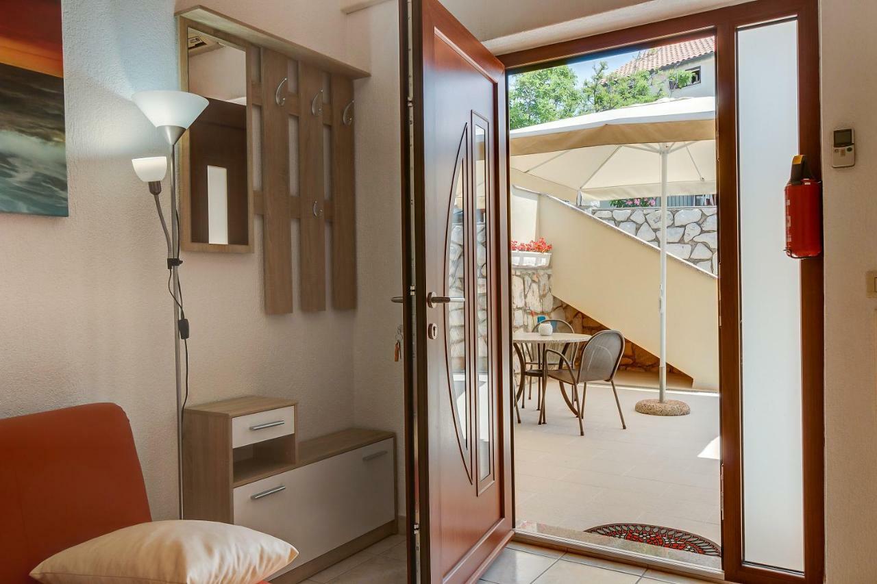 Apartments Eva Cres Εξωτερικό φωτογραφία