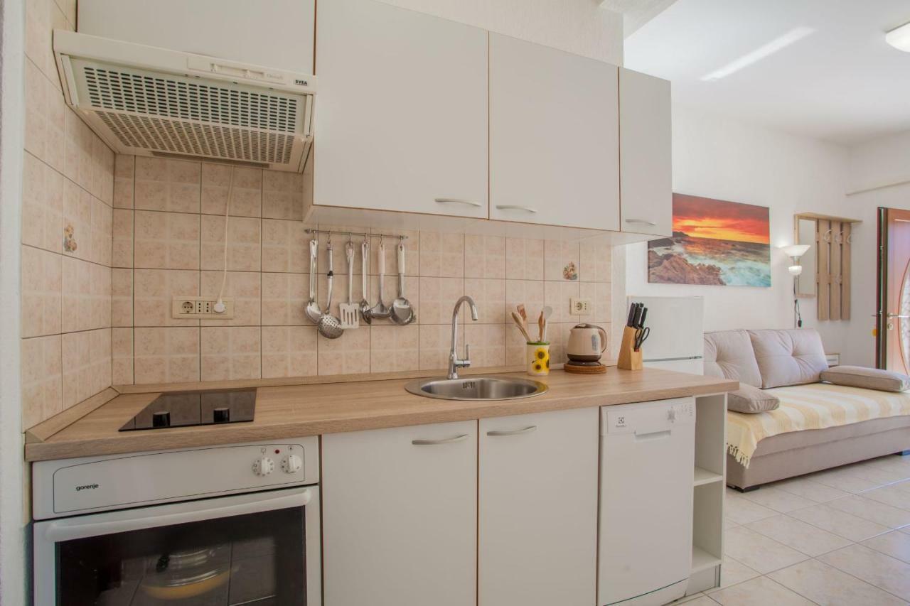 Apartments Eva Cres Εξωτερικό φωτογραφία