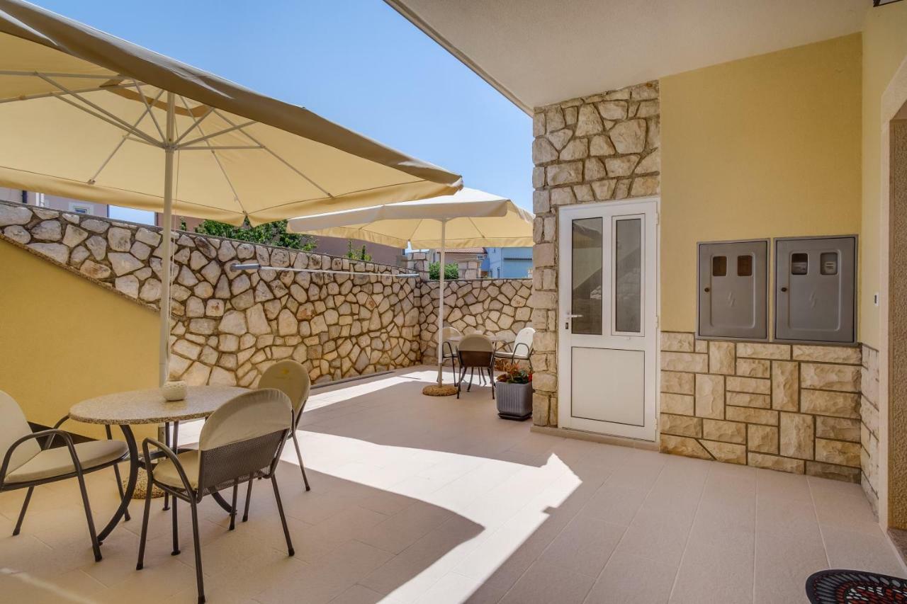 Apartments Eva Cres Εξωτερικό φωτογραφία