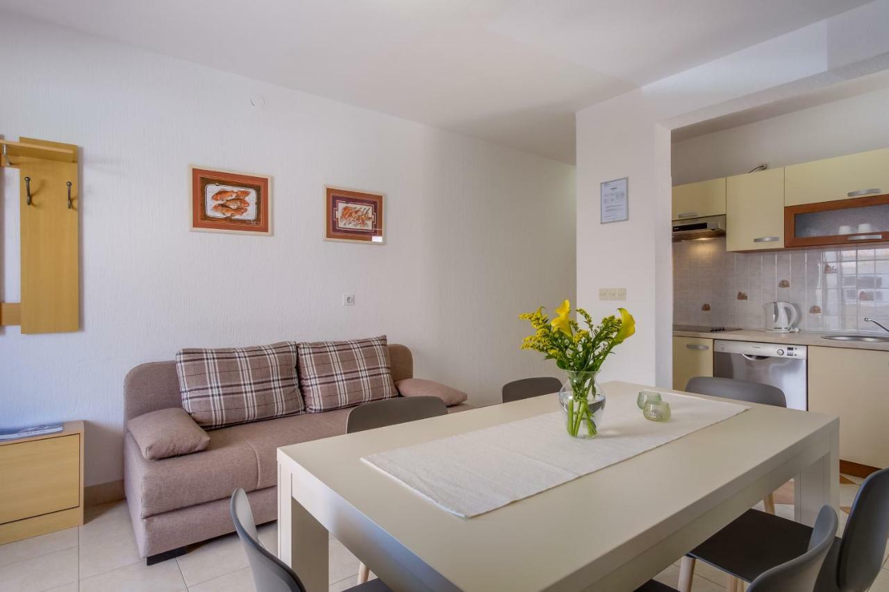Apartments Eva Cres Εξωτερικό φωτογραφία