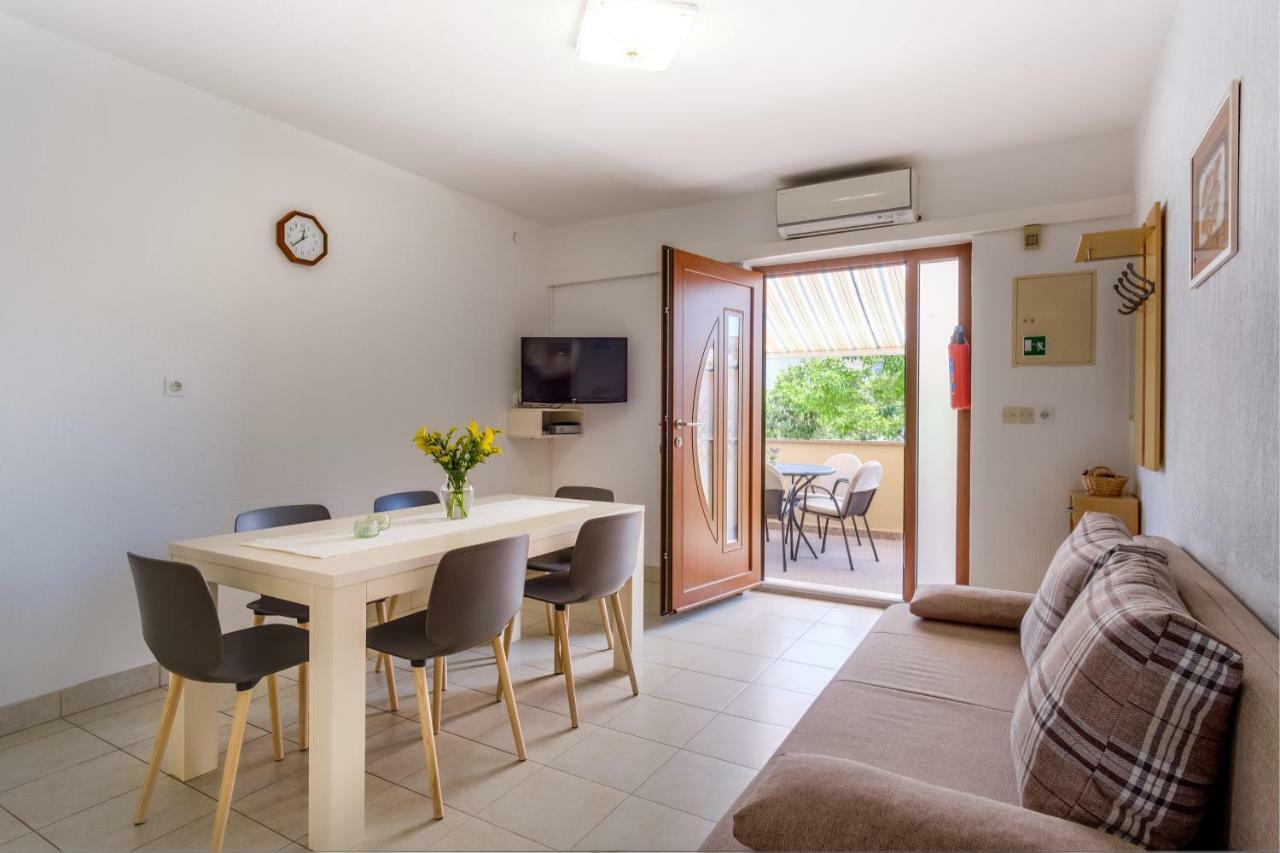 Apartments Eva Cres Εξωτερικό φωτογραφία