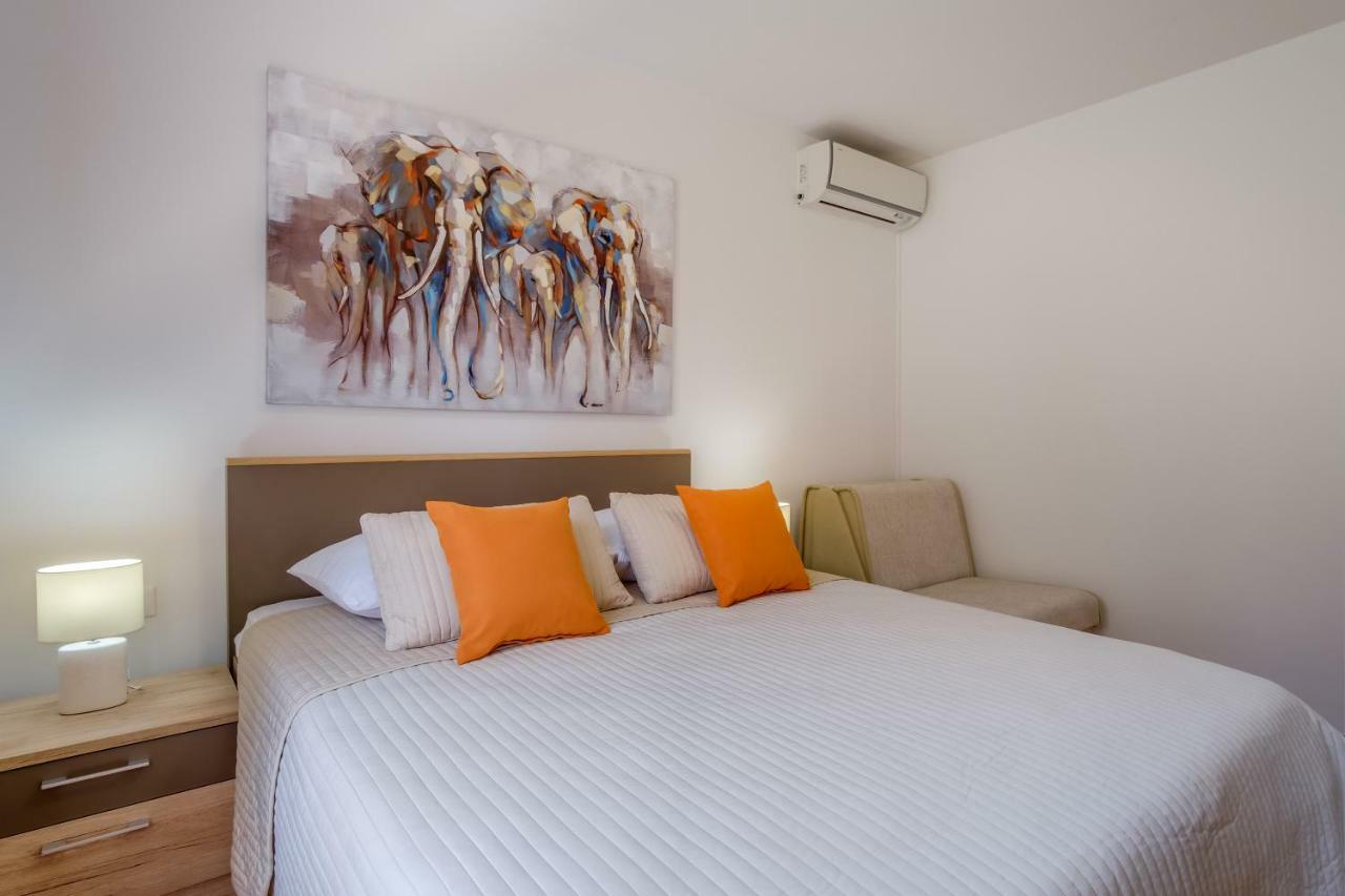 Apartments Eva Cres Εξωτερικό φωτογραφία